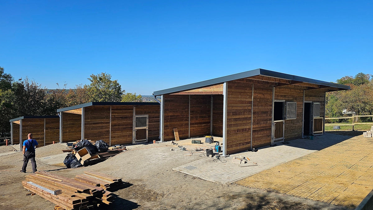 PROBOX Pferdestallanlage mit ROCKSTEEL System – Referenz Reitanlage Grosswiesenhof