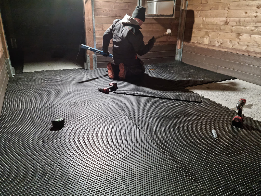 Puzzle Stallmatten 12 mm – rutschfeste Gummimatten für Pferde & Stall