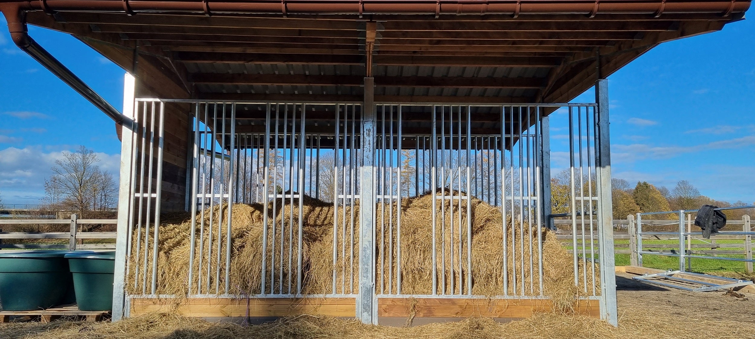 Futterraufe für Pferde BASIC – 6 Fressplätze | Heuraufe nach EU-Normen