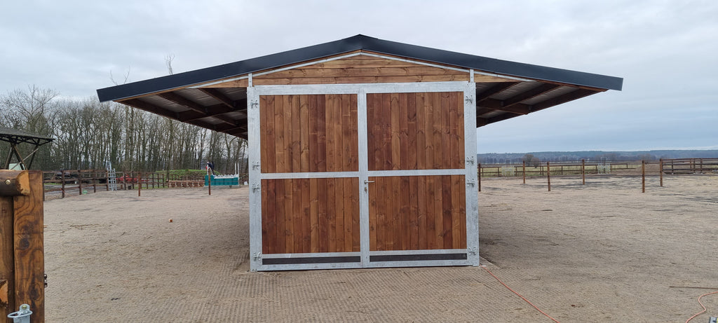 Futterraufe für Pferde ACTIVE 12 – 12 Fressplätze | Heuraufe mit Dach