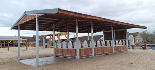 Futterraufe für Pferde ACTIVE 12 – 12 Fressplätze | Heuraufe mit Dach