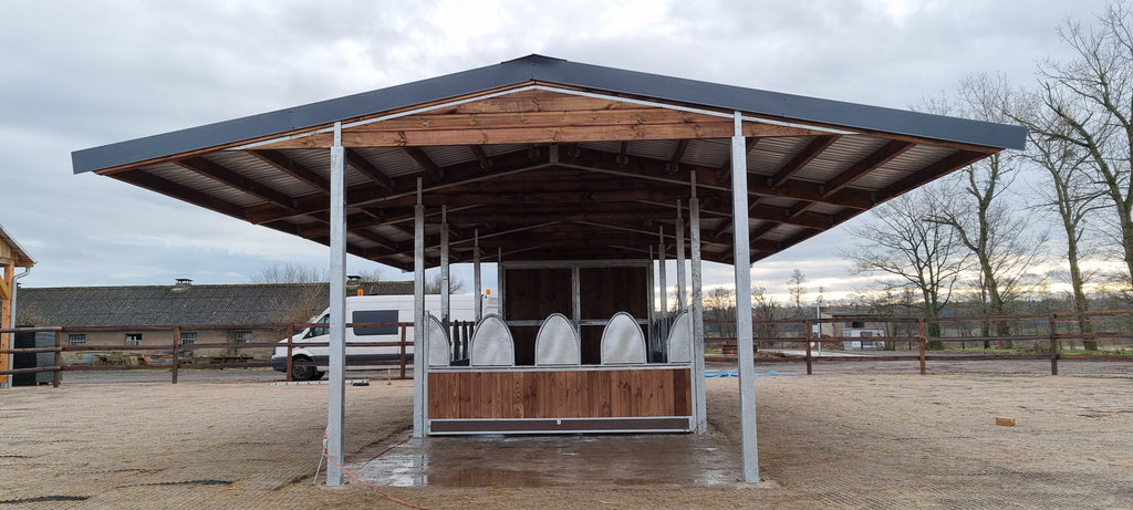 Futterraufe für Pferde ACTIVE 12 – 12 Fressplätze | Heuraufe mit Dach