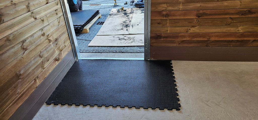 Puzzle Stallmatten 12 mm – rutschfeste Gummimatten für Pferde & Stall