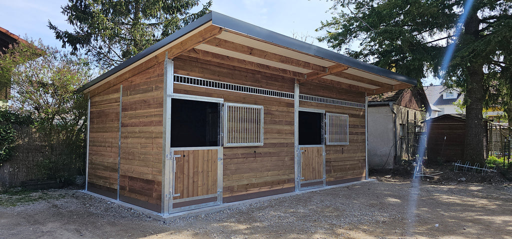 PROBOX Pultdach mit 1,5 m Überdachung – Stallanlage nach EU-Normen