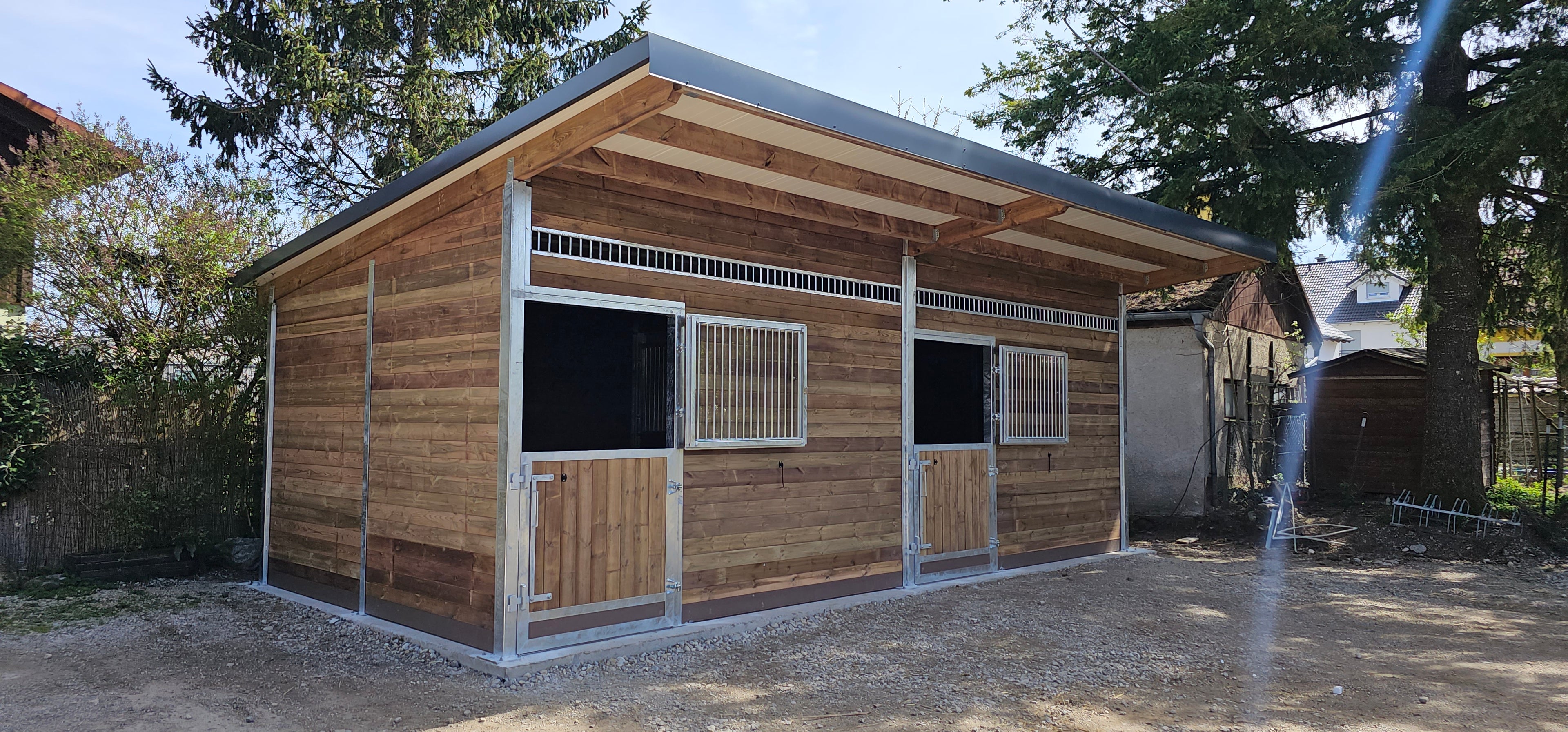 PROBOX Pultdach mit 1,5 m Überdachung – Stallanlage nach EU-Normen