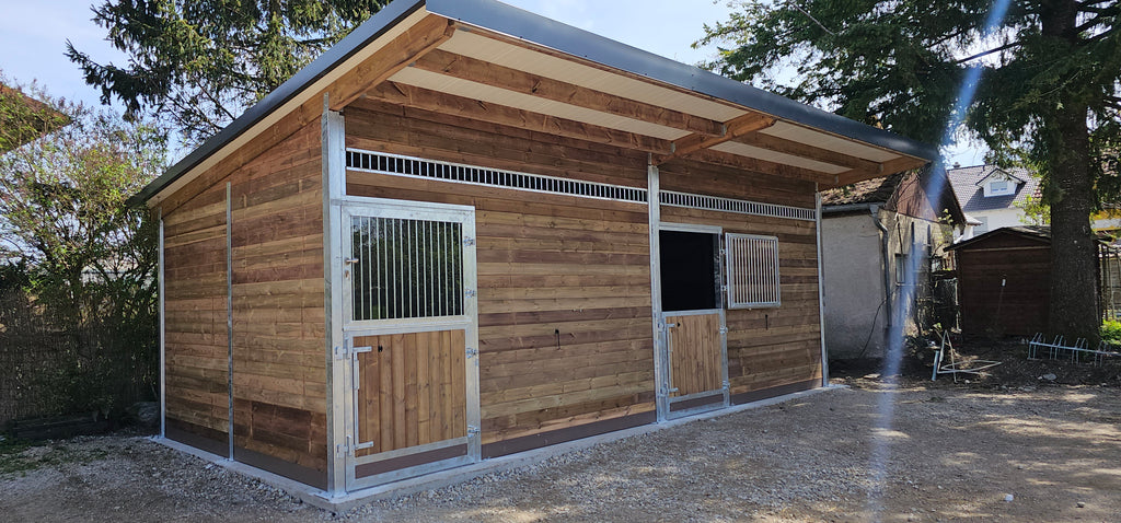 PROBOX Pultdach mit 1,5 m Überdachung – Stallanlage nach EU-Normen