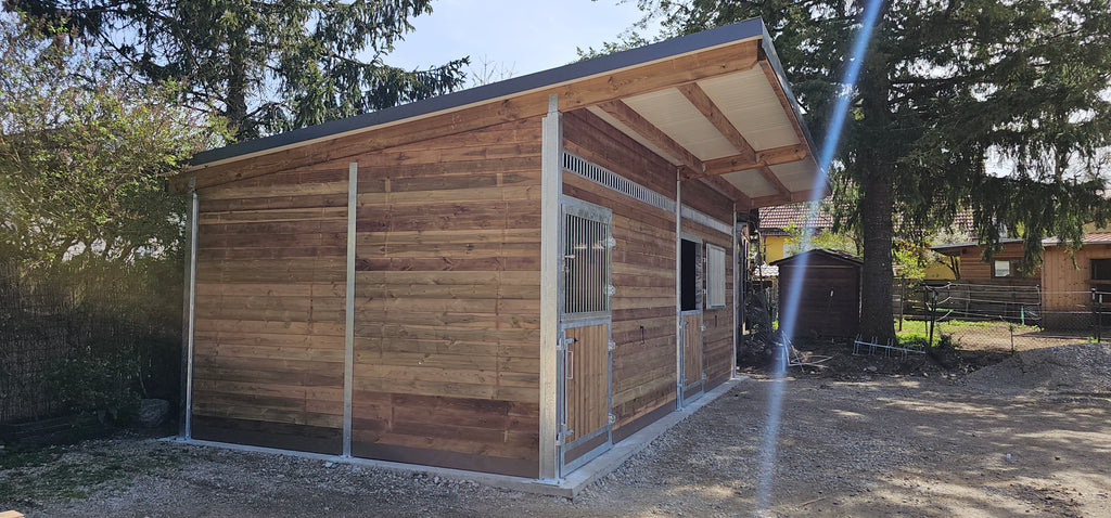 PROBOX Pultdach mit 1,5 m Überdachung – Stallanlage nach EU-Normen