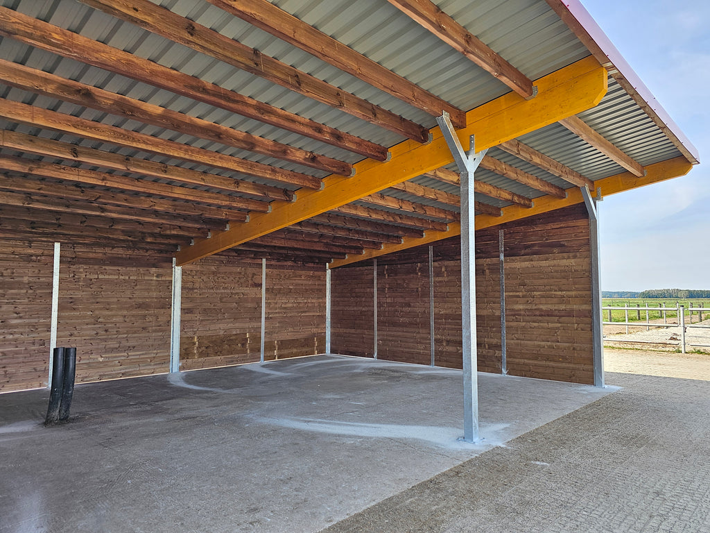 Offenstall & Weidehütte für Pferde – Unterstände nach EU-Normen